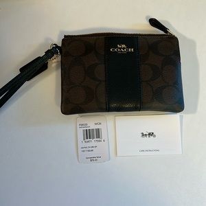 Coach bag wristlet- corner zip signature- nwt